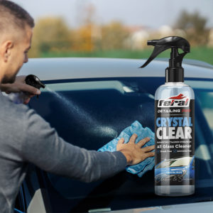 Rear view of a young man using detergent for and microfiber clot Καθαριστικό Τζαμιών Crystal Blue Feral Detailing Pro 750ml 1 Τεμάχιο