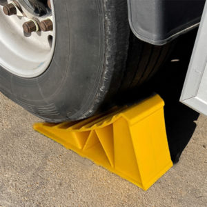 Τάκος Ρόδας Αυτοκινήτου Πλαστικός Κίτρινος 22.5×9.1x10cm 1 Τεμάχιο